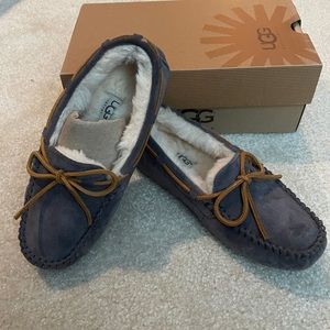 Never Worn UGG Dakota Slippers in Pewter